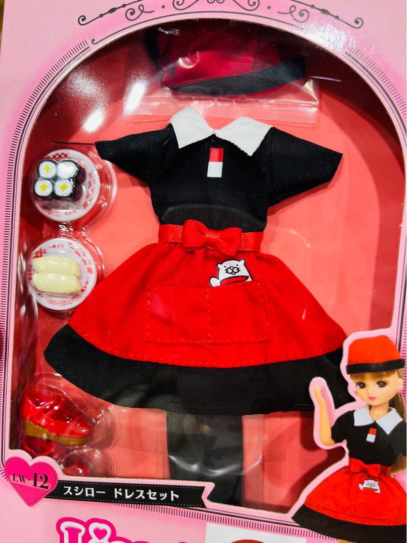 現貨🍣👗日本🇯🇵正版 Licca公仔衫 壽司郎制服套裝 潮流服飾 連身裙鞋子套裝 微景玩具 娃娃服飾 換衫公仔 娃娃衫 角色扮演 兒童玩具 生日禮物 聖誕節禮物 新年禮物 收藏珍藏 TAKARA TOMY FASHION GIRL DRESS UP FIGURE DOLL TOY BIRTHDAY CHRISTMAS GIFT BOX SET （分類：兒童玩具）位於 Hong Kong。 由 swroom 提交（商品編號 1407998686，圖片 2）。簡介： 👗 $250 套 , 全新未開封 🎁銷情迅速請早訂購，售完即止‼️ 🛍更多卡通精品玩具FOLLOW US ： carousell.com/swroom 📥INBOX 購買請提供以下資料 ： ▫️ 件數 ▫️付款方式 : PAYME / FPS / ALIPAYHK ▫️郵寄方式： 📮 $10 up 本地平郵 ( 一般情況 3-4 工作天寄出 ) 📦 SF順豐到付 ( 一般情況 2-3 工作天寄出 ) ❌ 不設