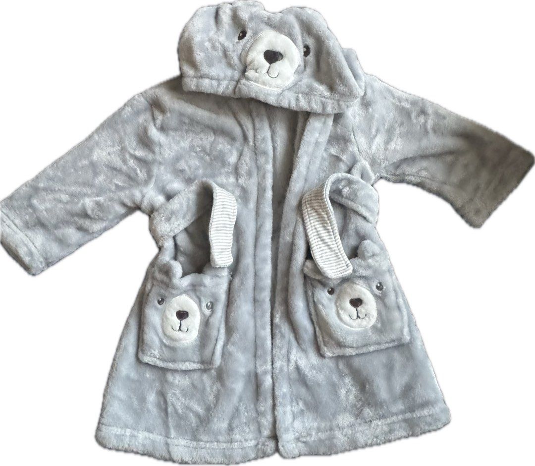 Bathrobe (1-2 years old) (Category: Other Baby Bathing & Changing Needs) located in Pasig City. Submitted by mco2223 (Listing ID 1408103304, Image 1). Description: .