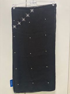 (Category: ) located in . Submitted by msfarah.closet (Listing ID 1407941433, Image 1). Description: .