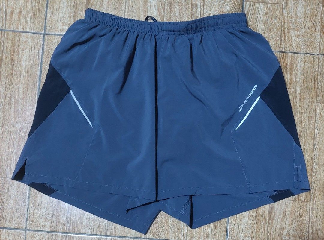 Brooks Running (Category: Activewear) located in Baguio. Submitted by wagwagan_001 (Listing ID 1408048860, Image 1). Description: excellent medium w: 28-32 l: 14.