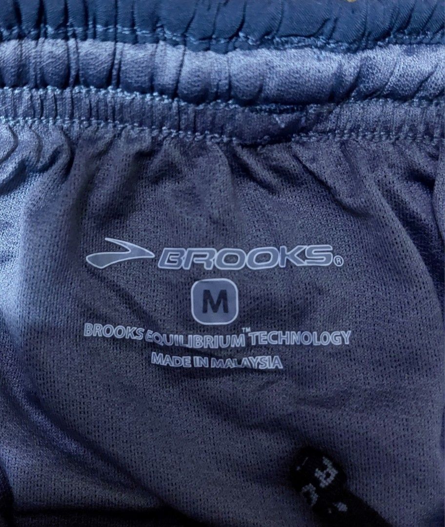 Brooks Running (Category: Activewear) located in Baguio. Submitted by wagwagan_001 (Listing ID 1408048860, Image 3). Description: excellent medium w: 28-32 l: 14.