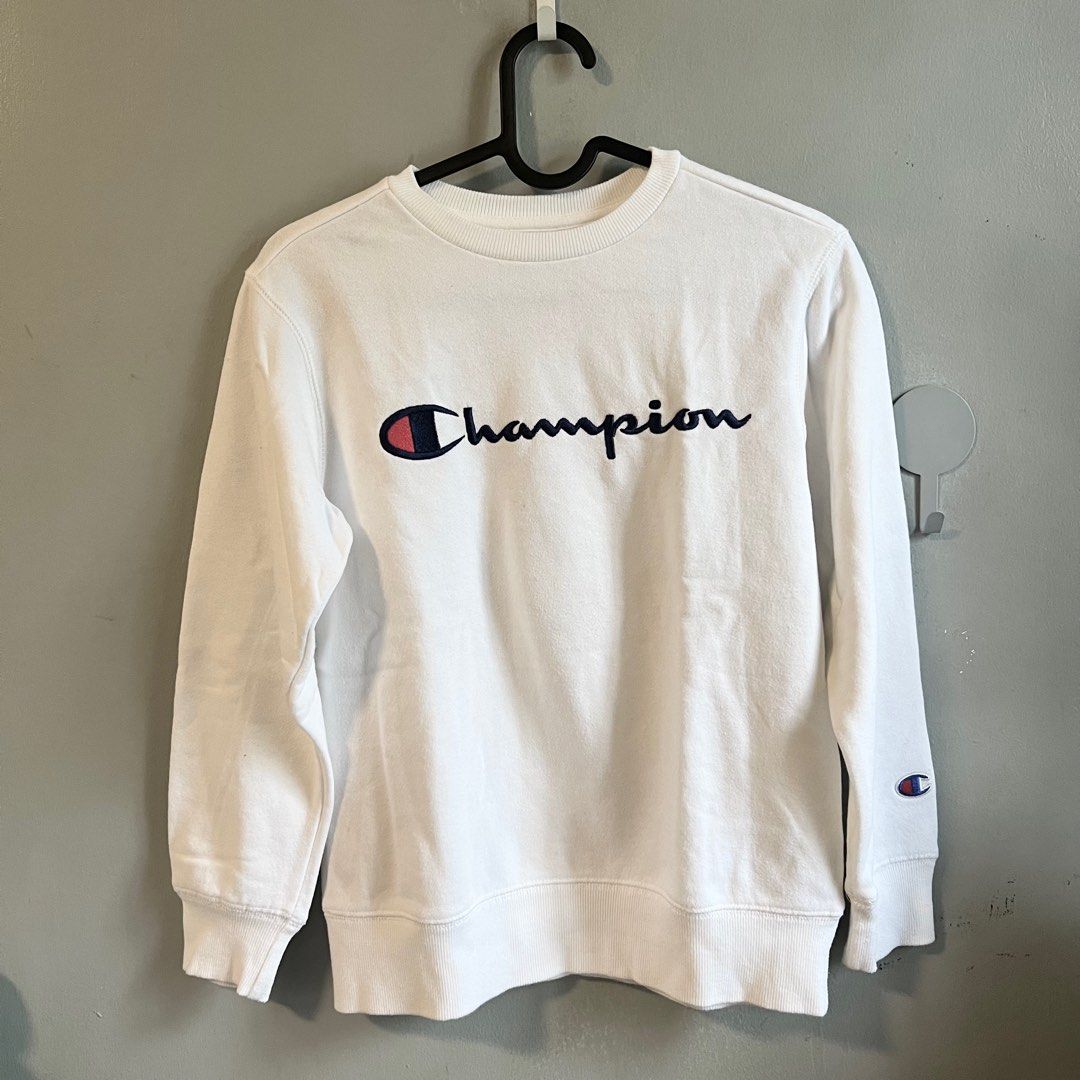 Champion White Sweatshirt (Category: Babies & Kids Fashion) located in Marikina City. Submitted by sim_29 (Listing ID 1408007240, Image 1). Description: Unisex. Size 8-10..