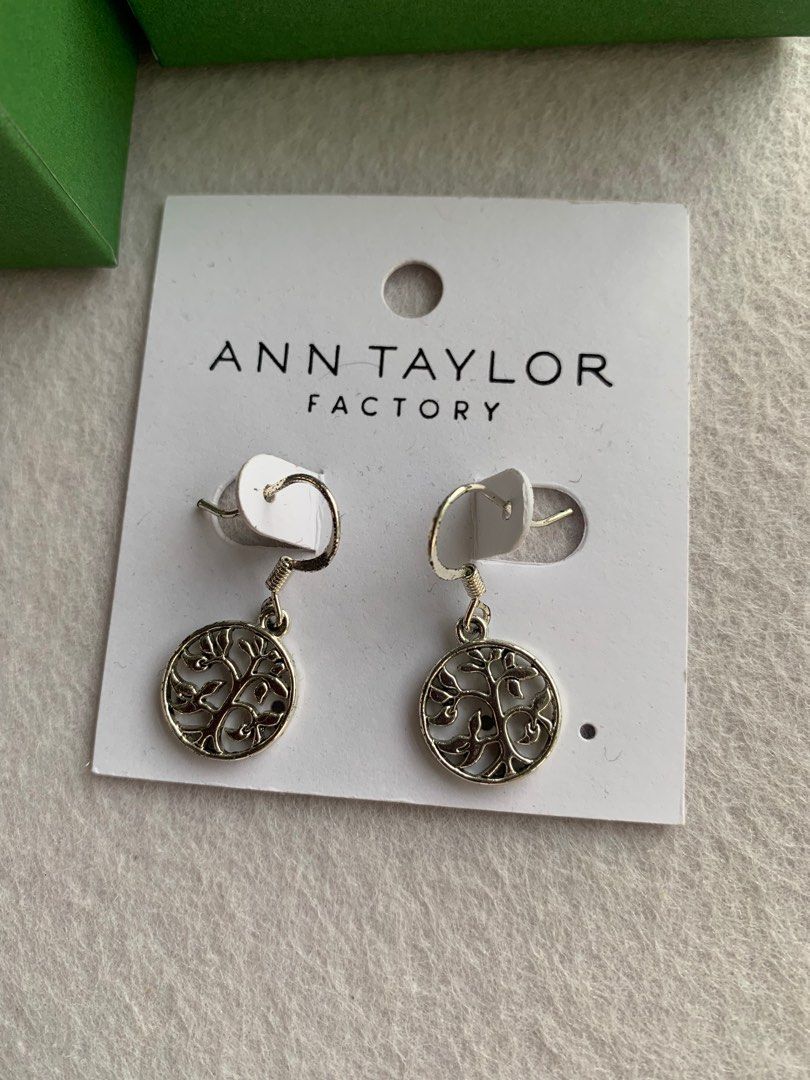 Dangling earring (Category: Earrings) located in Paranaque City. Submitted by nifty_keeper (Listing ID 1408012142, Image 1). Description: Brand new Anne Taylor brand from US.