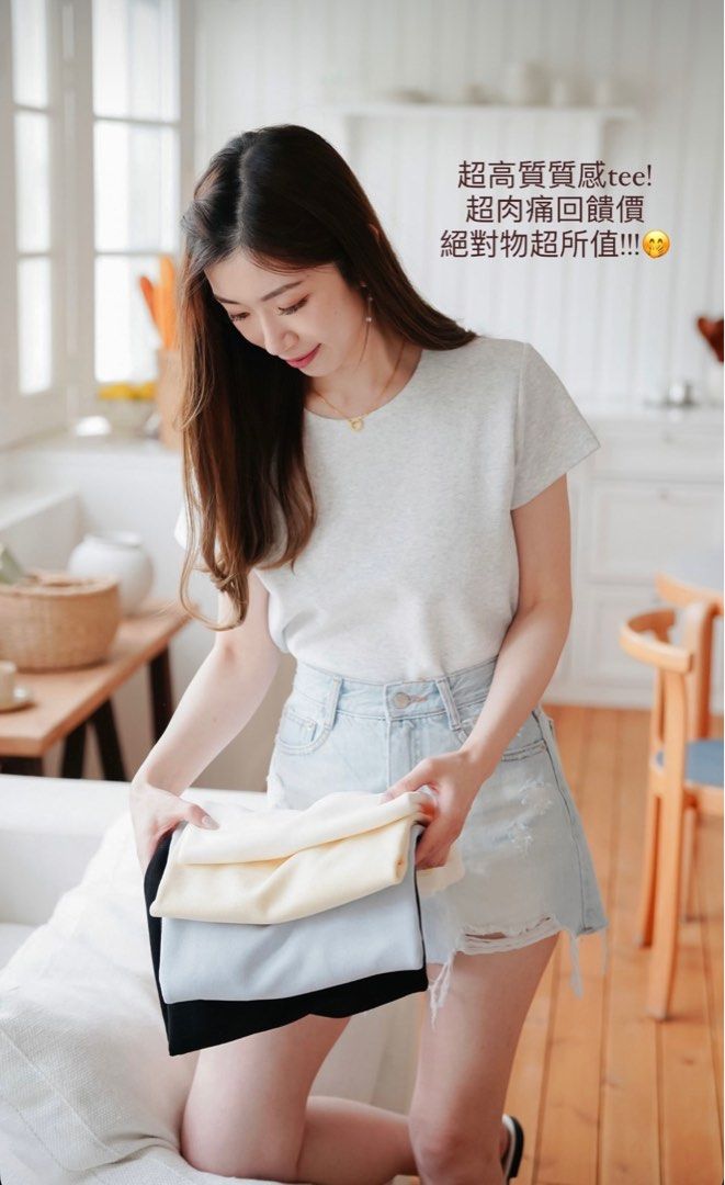 Double V Basic Tee （分類：T-shirt）位於 Hong Kong。 由 jovikl 提交（商品編號 1408108690，圖片 3）。簡介： Basic款短袖上衣 只有黃色 Made in Korea 韓國東大門批發沒有吊牌。