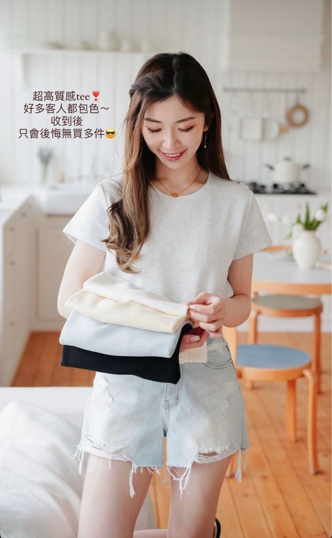 Double V Basic Tee （分類：T-shirt）位於 Hong Kong。 由 jovikl 提交（商品編號 1408108690，圖片 2）。簡介： Basic款短袖上衣 只有黃色 Made in Korea 韓國東大門批發沒有吊牌。