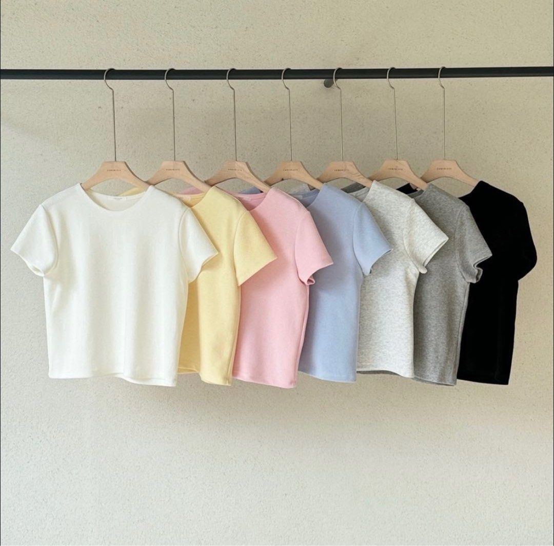 Double V Basic Tee （分類：T-shirt）位於 Hong Kong。 由 jovikl 提交（商品編號 1408108690，圖片 7）。簡介： Basic款短袖上衣 只有黃色 Made in Korea 韓國東大門批發沒有吊牌。