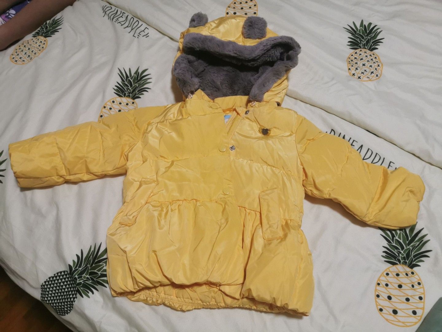 Down jacket (Category: Babies & Kids Fashion) located in Singapore. Submitted by totoroloves (Listing ID 1408042288, Image 1). Description: Size 90. Fits from 1yo to 2yo. 100% down filled..