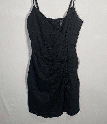 Forever 21 Black Mini Dress (Category: Dresses) located in Quezon City. Submitted by declutterqa (Listing ID 1408093900, Image 1). Description: ⭐️ really cute, barely used! Please read before asking questions! 🪭 Items are slightly negotiable as I am heavily decluttering, no swaps/trades. 🧾 Payment via GCASH/BPI QR 🛵 Delivery within metro manila thru grab/lalamove booking by buyer. Delivery outside of Metro Manila via LBC ONLY/Flash Express. .