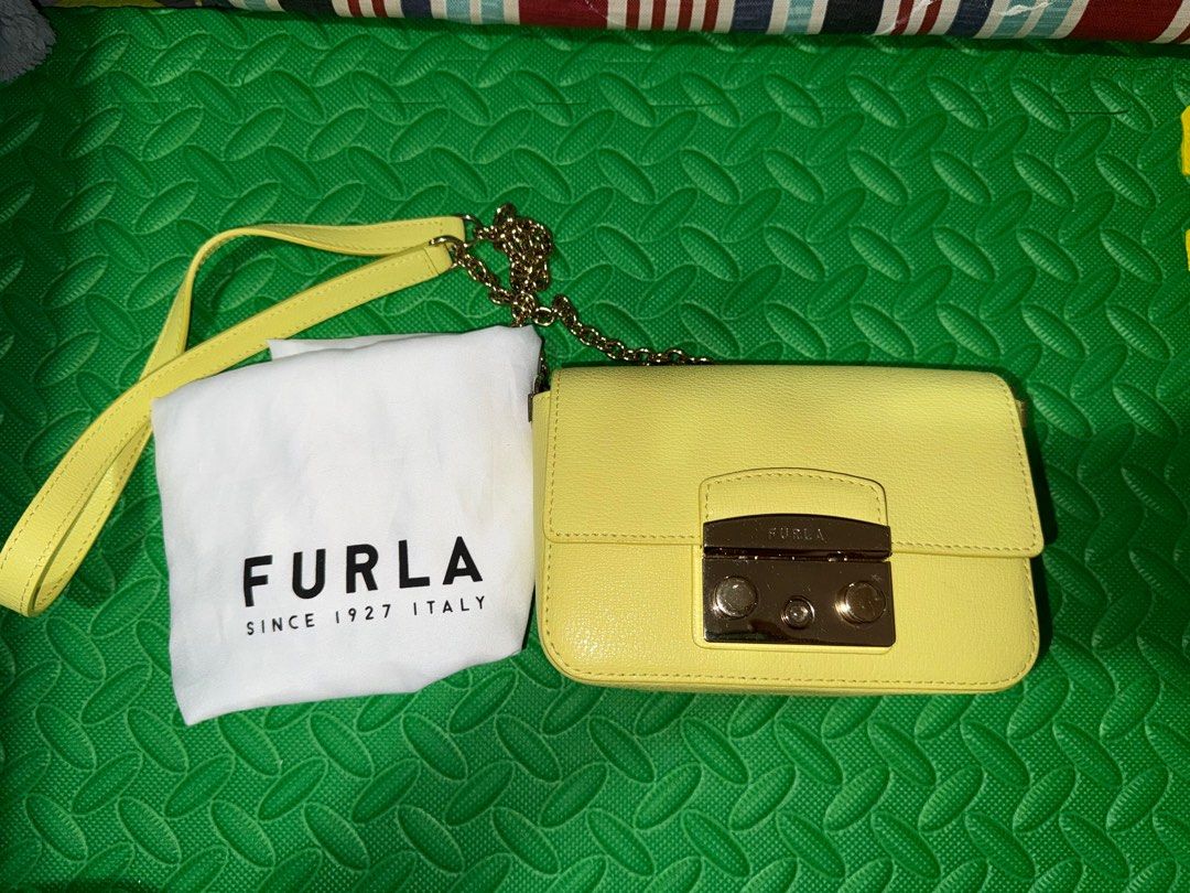 Furla Metropolis Mini Crossbody Bag (Category: Luxury Bags & Wallets) located in Cavite. Submitted by tripleKgels (Listing ID 1408032265, Image 1). Description: Like new Grained Leather Minor scratches in the hardware with dustbag and cards.