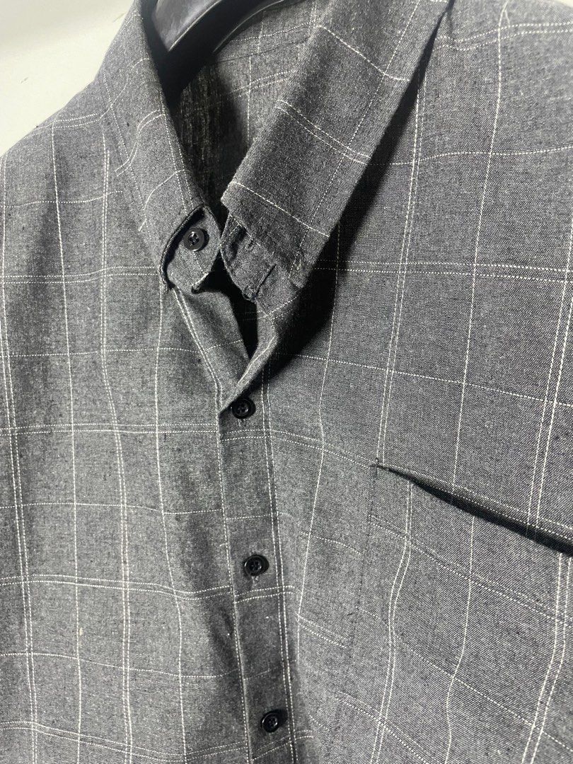 Gray Plaid Polo Cropped (Category: Tshirts & Polo Shirts ) located in San Pedro. Submitted by overallph (Listing ID 1408097776, Image 2). Description: Gray plaid Polo Size XL 500+sf.