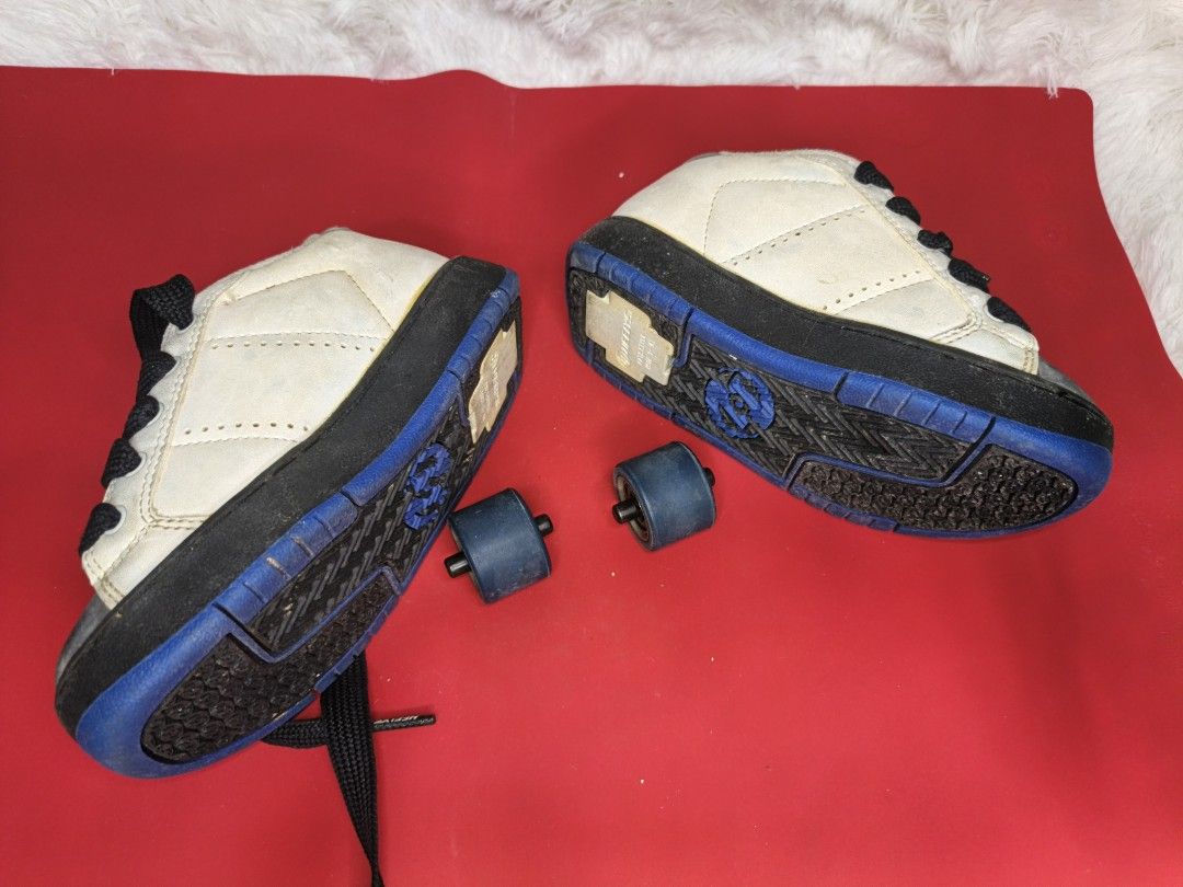 Heelys 7224C Roller Shoes (Category: Babies & Kids Fashion) located in Marikina City. Submitted by andreah_16 (Listing ID 1408075613, Image 2). Description: - Heelys roller shoes - White, black, and blue design - Includes original wheels - Black laces - Size: US 1, UK 13, EUR 32, 19.0 cm - Made in Indonesia.