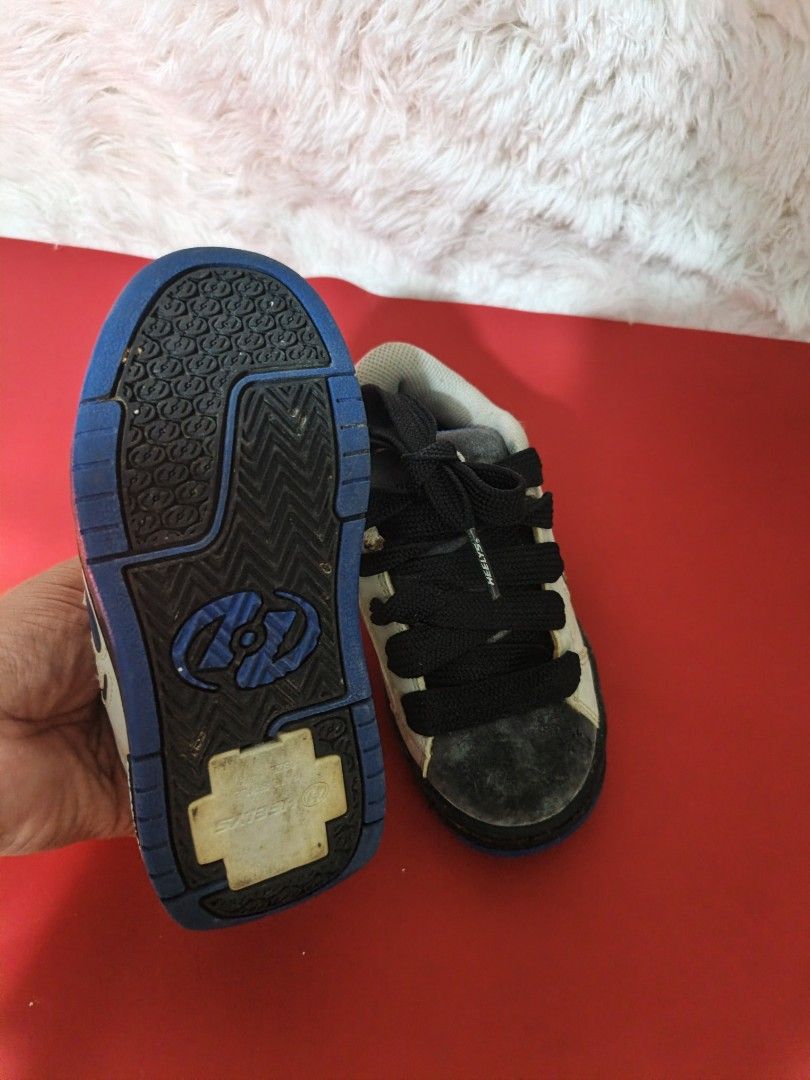 Heelys 7224C Roller Shoes (Category: Babies & Kids Fashion) located in Marikina City. Submitted by andreah_16 (Listing ID 1408075613, Image 3). Description: - Heelys roller shoes - White, black, and blue design - Includes original wheels - Black laces - Size: US 1, UK 13, EUR 32, 19.0 cm - Made in Indonesia.