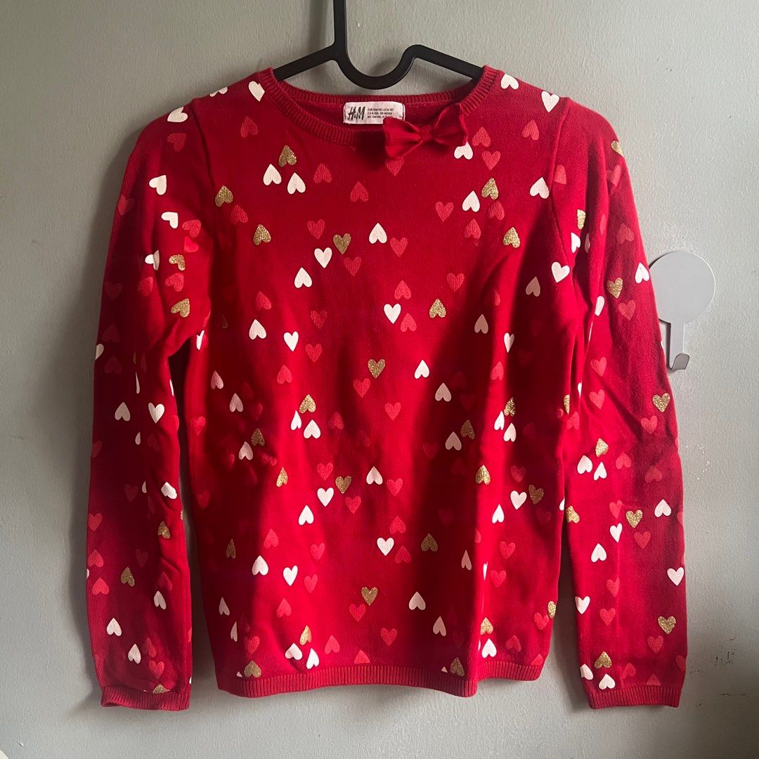 H&M Red Heart Print Sweater (Category: Babies & Kids Fashion) located in Marikina City. Submitted by sim_29 (Listing ID 1408006857, Image 1). Description: Size 8-10y .