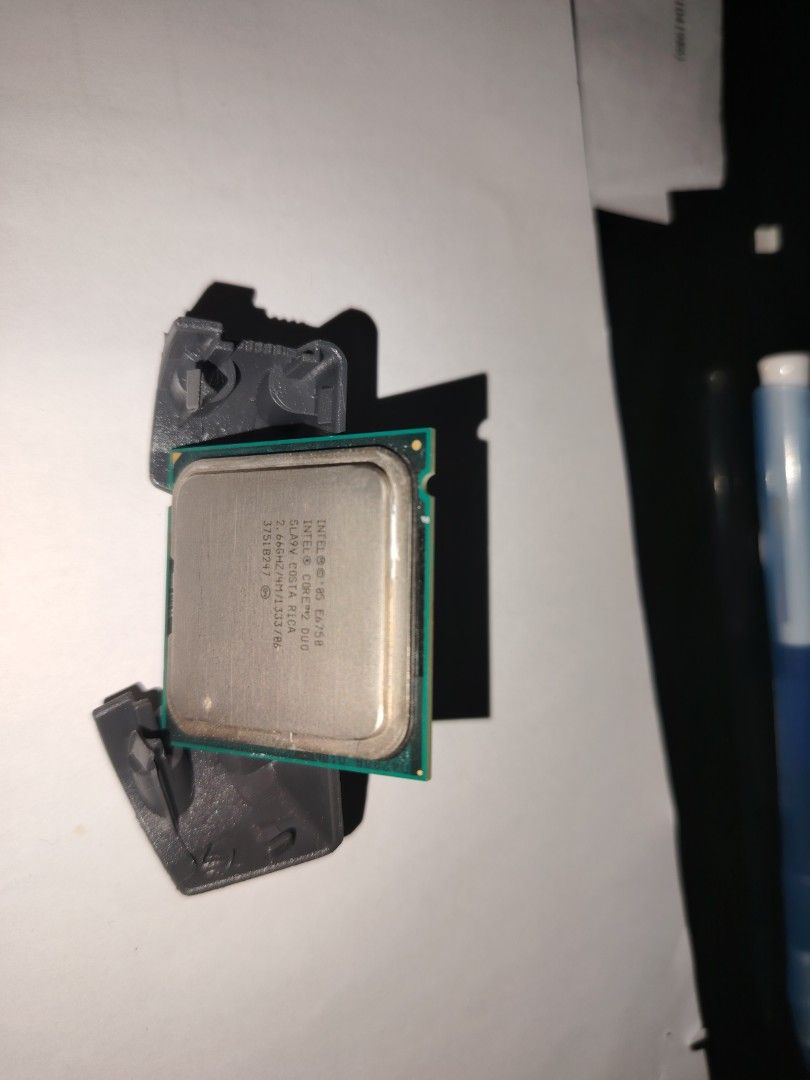 Intel CPU (Category: Computer Parts) located in Sabak Bernam. Submitted by _wansambal91 (Listing ID 1407968028, Image 1). Description: - Intel CPU for desktop. - Intel Core2Duo E6750 - LGA 775 - Pins are intact..