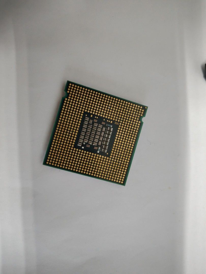 Intel CPU (Category: Computer Parts) located in Sabak Bernam. Submitted by _wansambal91 (Listing ID 1407968028, Image 2). Description: - Intel CPU for desktop. - Intel Core2Duo E6750 - LGA 775 - Pins are intact..