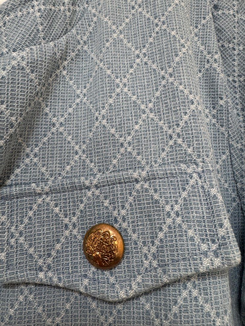Jacket (Category: Coats, Jackets and Outerwear) located in Singapore. Submitted by reisyap (Listing ID 1407952951, Image 3). Description: .