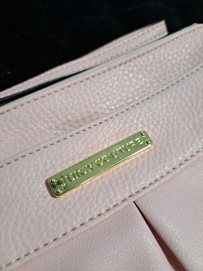Juicy Couture Pouch (Category: Purses & Pouches) located in Tarlac. Submitted by allisonaton (Listing ID 1408009272, Image 2). Description: Preloved Juicy Couture pouch In good condition Issue: missing sling/ strap MOP: Gcash .
