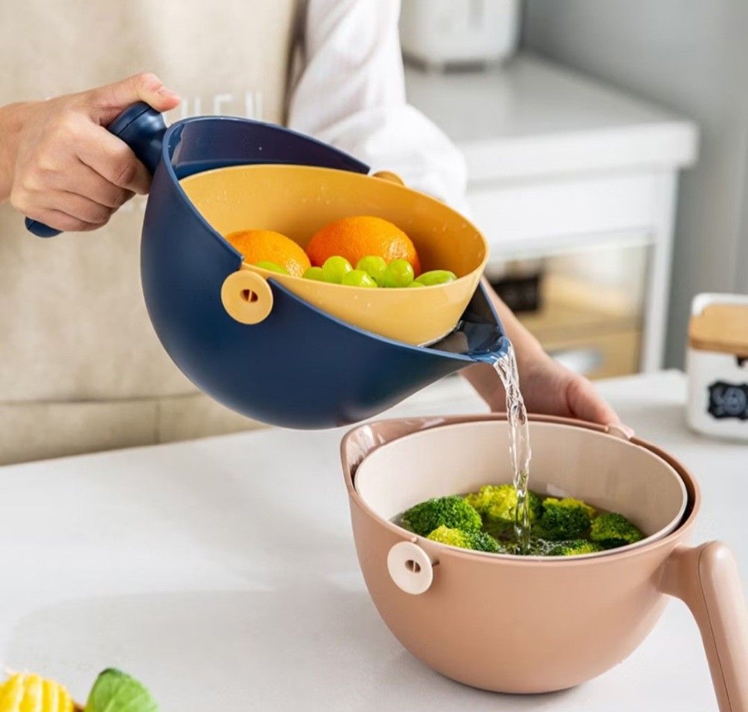 Kitchen Strainer (Category: Bathroom & Kitchen Fixtures) located in Singapore. Submitted by rosesareeed (Listing ID 1408034258, Image 2). Description: - Kitchen Strainer for washing fruits and vegetables. - Features a convenient handle for easy use. - Built-in strainer for efficient water drainage. - Durable material..