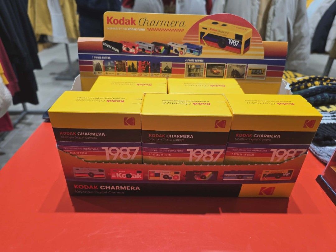 Kodak Charmera 1987 Keychain Digital Camera (Category: Cameras) located in Manila. Submitted by jimtonline1206 (Listing ID 1408034317, Image 3). Description: - Kodak Charmera 1987 Keychain Camera - Retro design inspired by Kodak film - Available in various colors - Mini camera and blind box - 7 unique styles to collect - Captures photos and videos Charmera specifications Image Sensor: 1 ⁄ 4 inch CMOS Lens: 35mm F2.4 Plug: USB-C Storage: Micro SD 