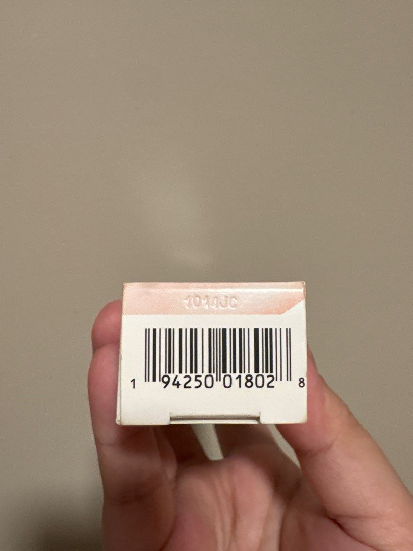 Laura Mercier Pure Canvas Primer Illuminating (Category: Makeup) located in Taguig. Submitted by cassiopeiasky (Listing ID 1408079733, Image 2). Description: - Laura Mercier Pure Canvas Primer - Illuminating - Silicone-free formula - Extends makeup wear - Creates a healthy glow - Size: 25 ml / 0.8 fl. oz. US - Made in Italy.