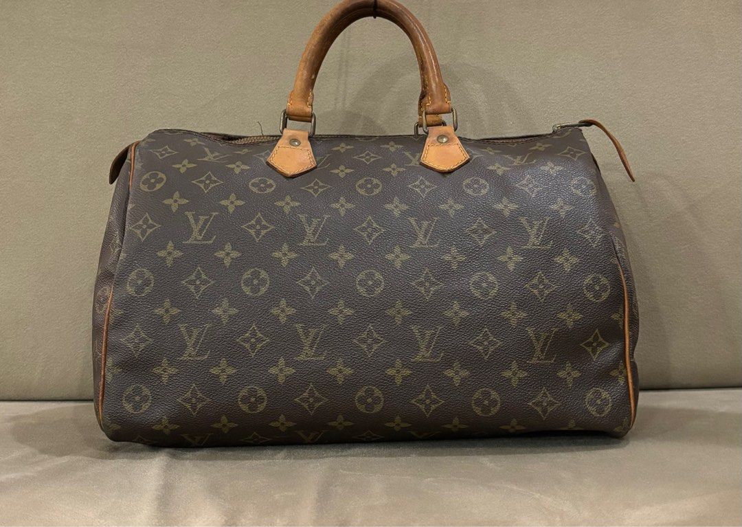 Louis Vuitton Speedy 35 (Category: Luxury Bags & Wallets) located in Paranaque City. Submitted by katlouieleandicho (Listing ID 1408022556, Image 1). Description: 💯Authentic With small cuts on the zipper tape but can still be closed and functional .