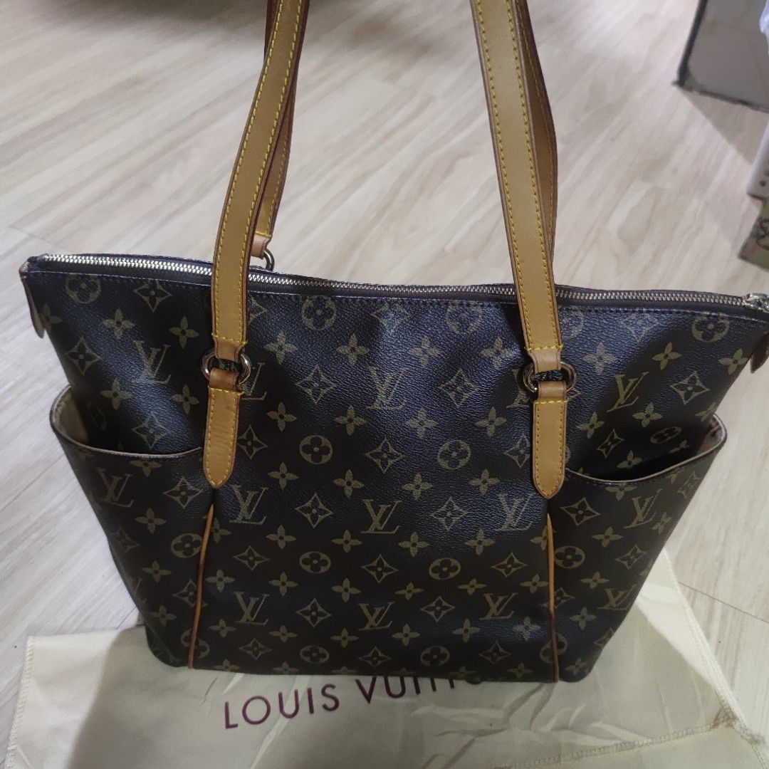 Louis Vuitton Totally MM Monogram Tote Bag (Category: Luxury Bags & Wallets) located in Dagupan City. Submitted by jhazrightshop (Listing ID 1408055543, Image 1). Description: - Features shoulder straps, exterior pockets, and zip closure. - Includes dust bag. - Made in France. ✋ Authenticity not guaranteed.. 😚.
