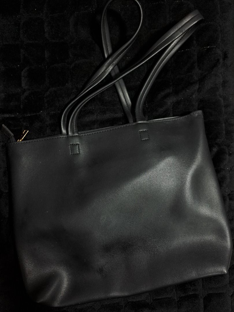 Mumu Black leather shoulder bag/ school bag (Category: Shoulder Bags) located in Tarlac. Submitted by allisonaton (Listing ID 1408018505, Image 1). Description: Preloved black shoulder bag/ school bag In good condition Rfs: decluttering😊 MOP: Gcash.