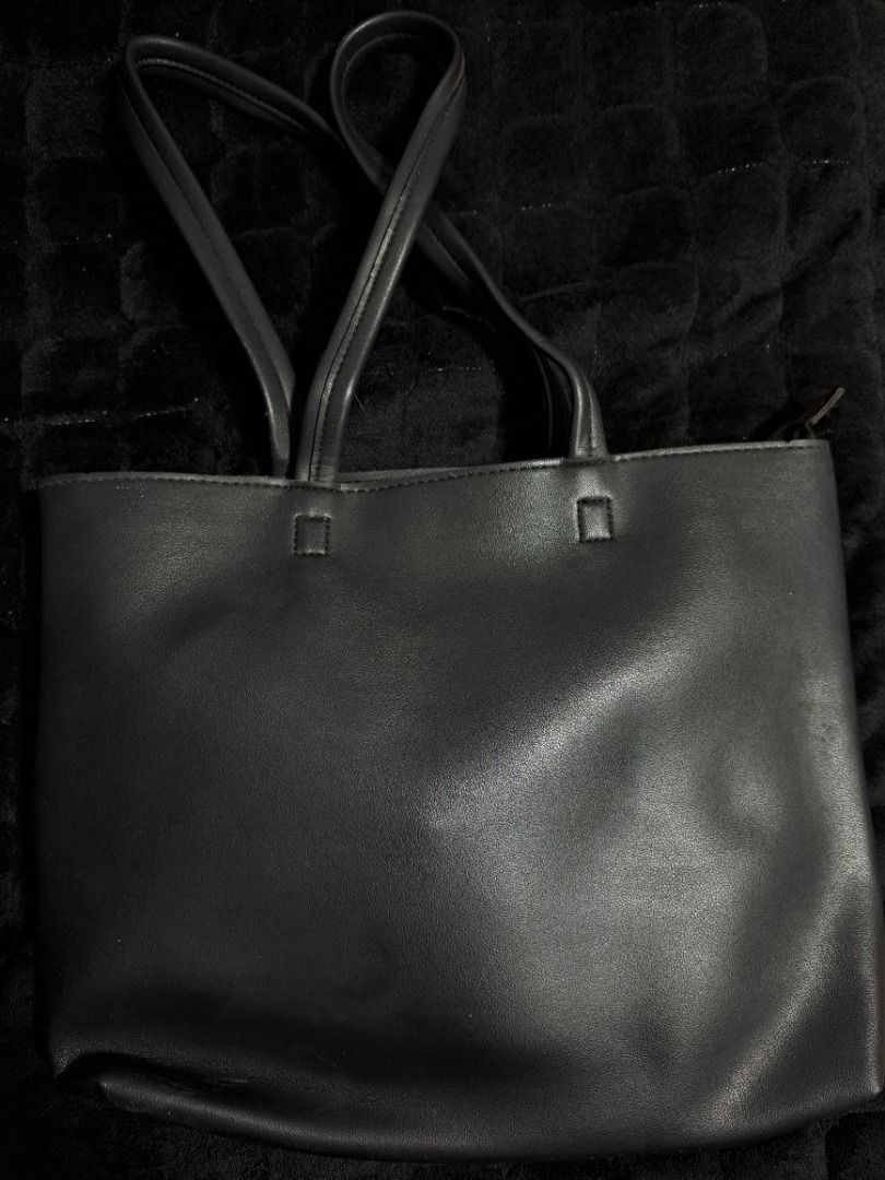 Mumu Black leather shoulder bag/ school bag (Category: Shoulder Bags) located in Tarlac. Submitted by allisonaton (Listing ID 1408018505, Image 2). Description: Preloved black shoulder bag/ school bag In good condition Rfs: decluttering😊 MOP: Gcash.