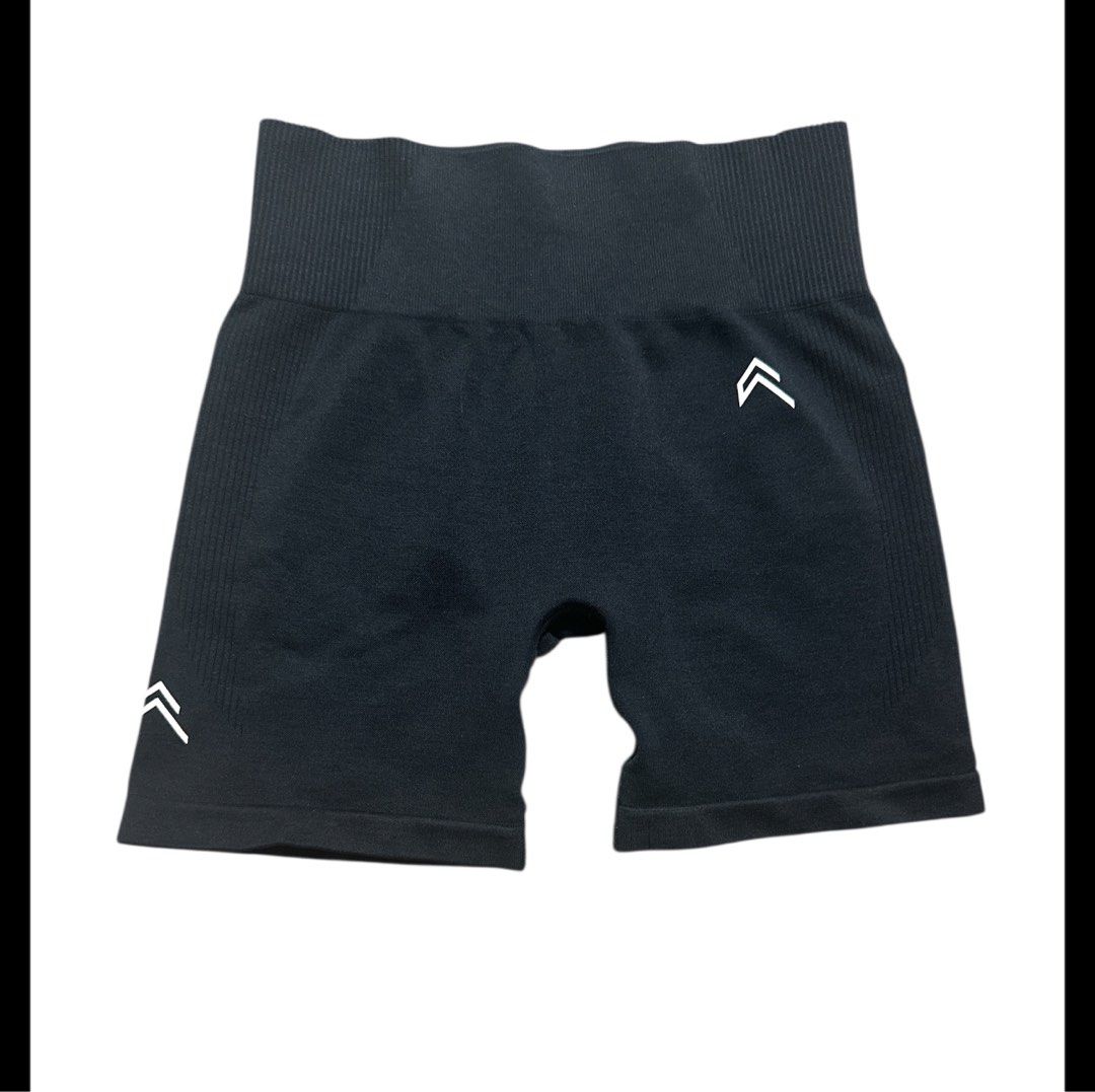 ONER ACTIVE CLASSIC SEAMLESS 2.0 5” short medium (Category: Activewear) located in Iba. Submitted by xooperfindslb (Listing ID 1408089945, Image 2). Description: ONER ACTIVE CLASSIC SEAMLESS 2.0 Length 5” CYCLING SHORTS size Medium Color: black marl Crack prints logo Cut tag.