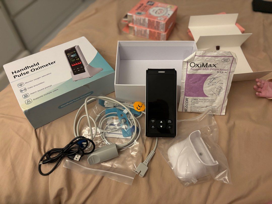 Pulse Oximeter (unbranded) (Category: Baby Monitors) located in Makati City. Submitted by katrina_00 (Listing ID 1408103427, Image 2). Description: Used 2x. All parts included as is. .