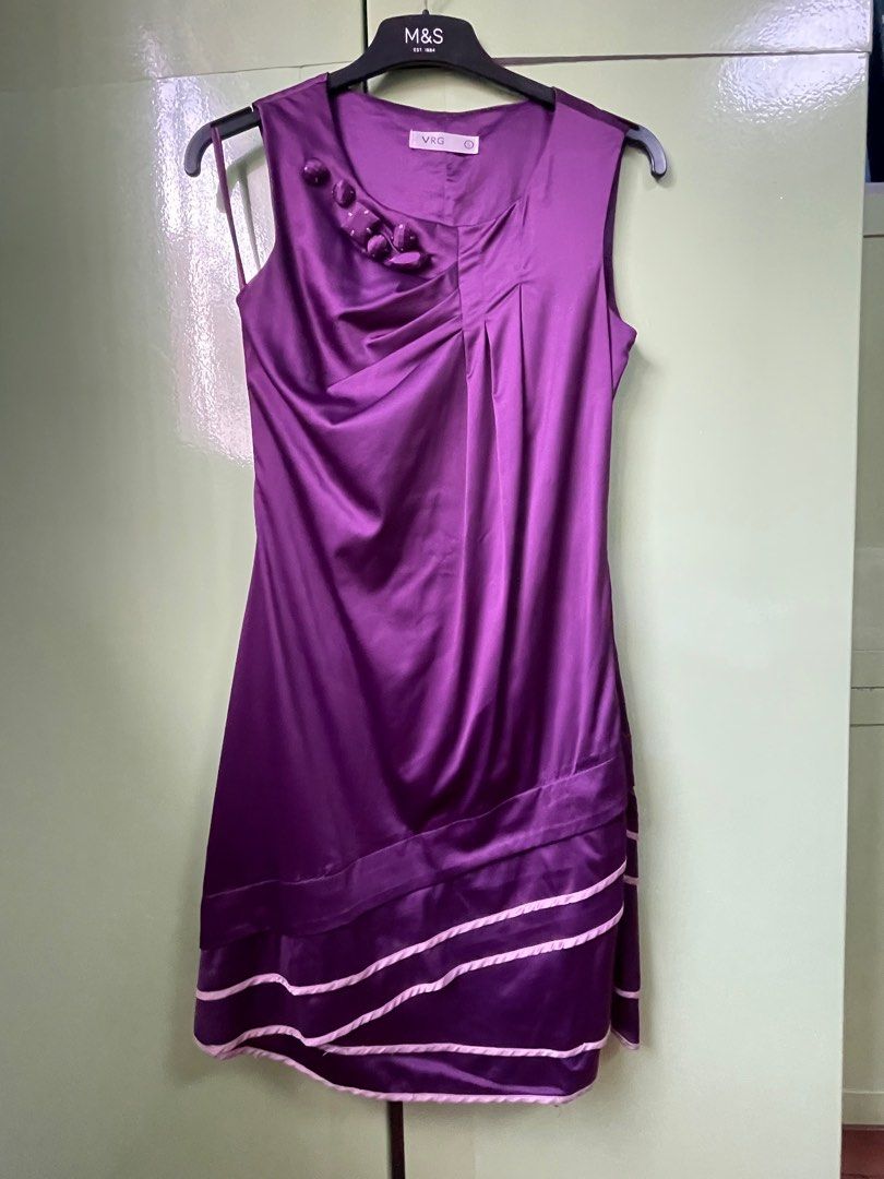Sleeveless Silky Formal Dress (Category: Dresses) located in Batangas. Submitted by klv_24 (Listing ID 1407962958, Image 3). Description: Silky dress with inner lining Side zip Color may vary due to Lightning Items maybe have flaws/stain or dirt very minimal and unnoticeable but still wearable. Please limit your expectation. Payment first thru Gcash/Maya Delivery Fee/Shipping fee c/o to Buyer Thank you po..