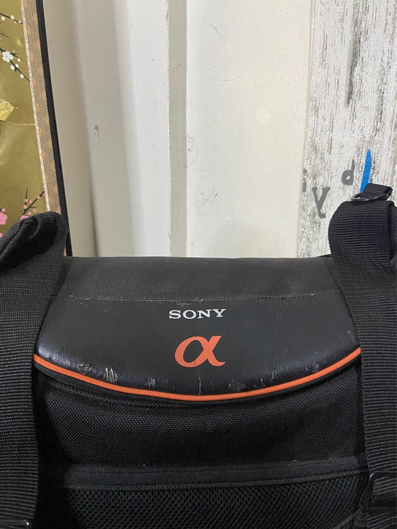 Sony LCS-AMSC30 Soft Camera Case (Category: Camera Bags & Carriers) located in Valenzuela. Submitted by dkjapansurplus (Listing ID 1408073509, Image 2). Description: - Original Sony LCS-AMSC30 soft camera case (Japan import). - Multiple compartments and pockets for storage. - Includes charger and two batteries. - Features a convenient shoulder strap. - Approximate dimensions: 9x14x6..