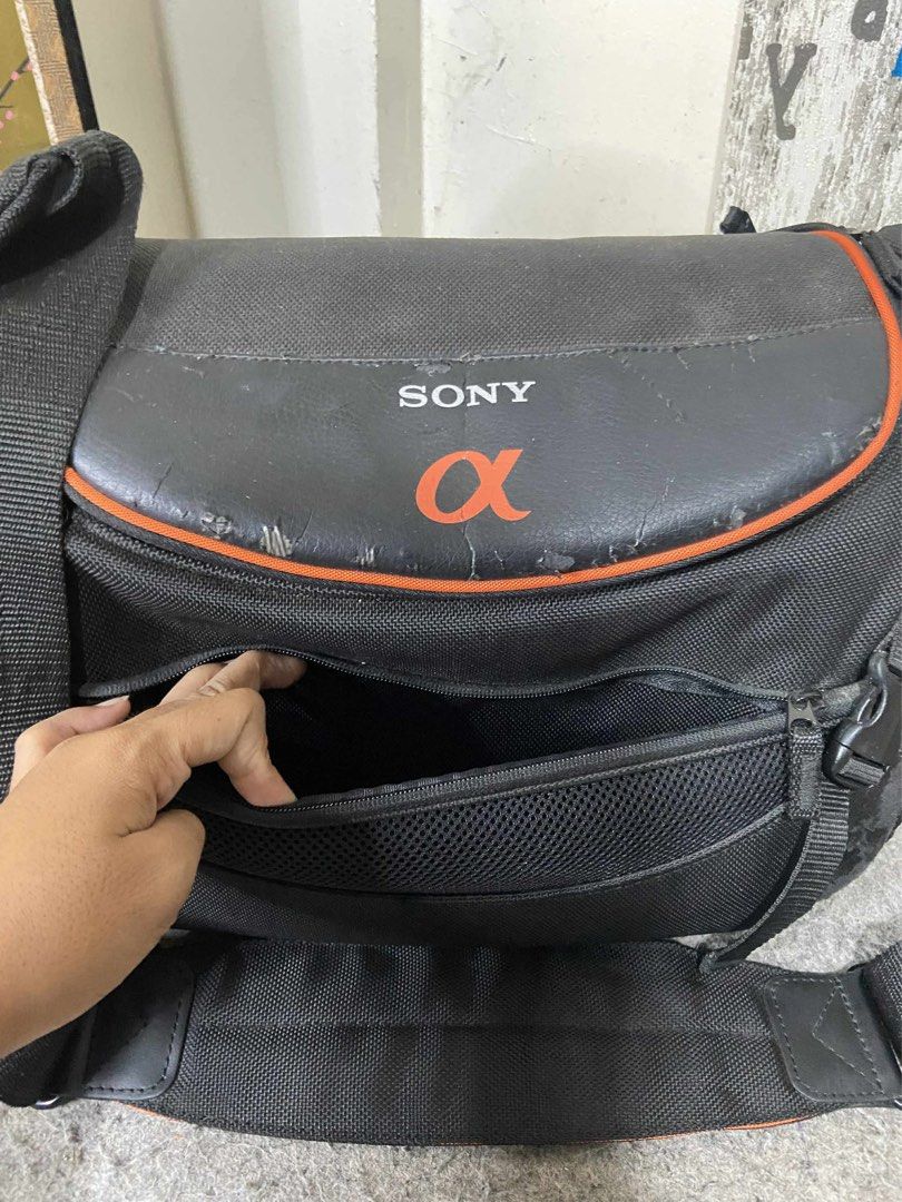 Sony LCS-AMSC30 Soft Camera Case (Category: Camera Bags & Carriers) located in Valenzuela. Submitted by dkjapansurplus (Listing ID 1408073509, Image 3). Description: - Original Sony LCS-AMSC30 soft camera case (Japan import). - Multiple compartments and pockets for storage. - Includes charger and two batteries. - Features a convenient shoulder strap. - Approximate dimensions: 9x14x6..