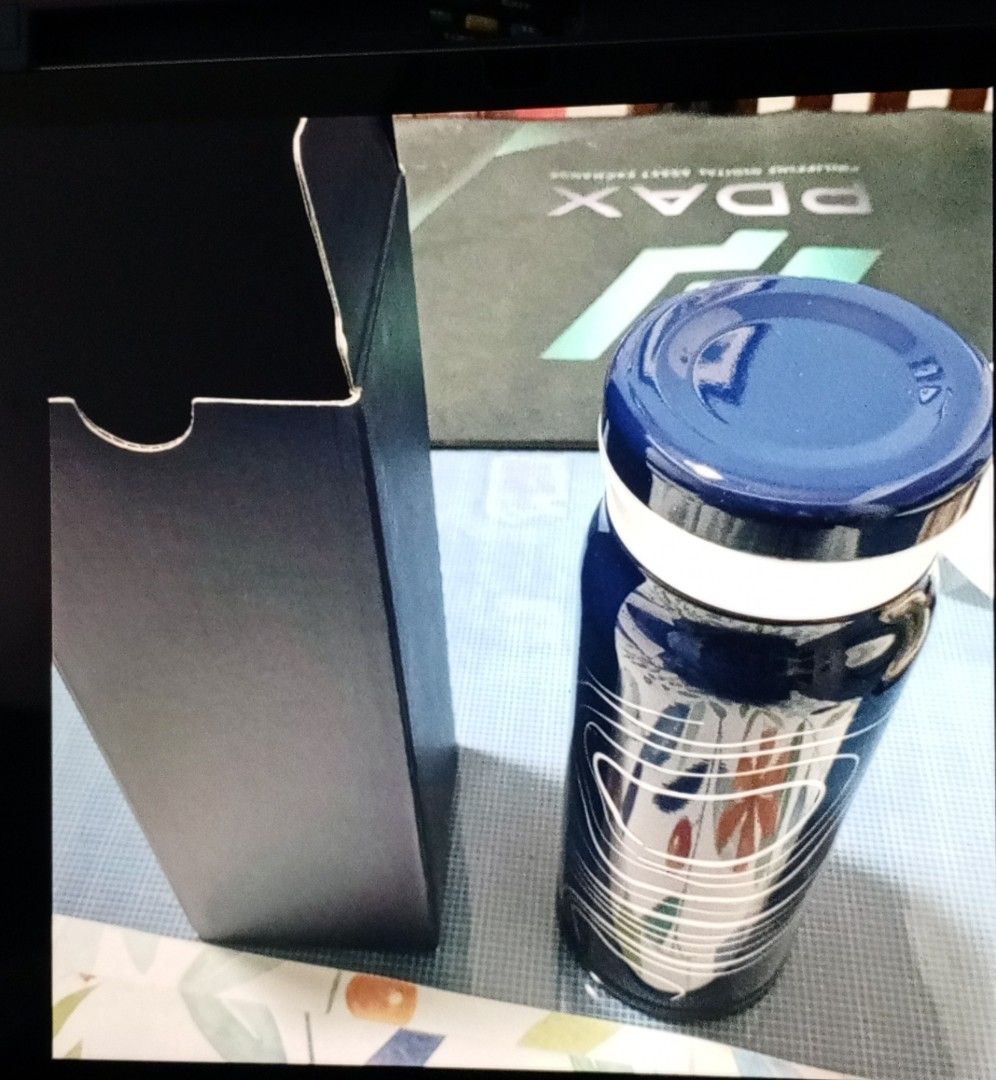 Starbucks 2024 thermos (Category: Water Bottles & Tumblers) located in Manila. Submitted by malou.20 (Listing ID 1408079348, Image 1). Description: Starbucks 2024 thermos with box.