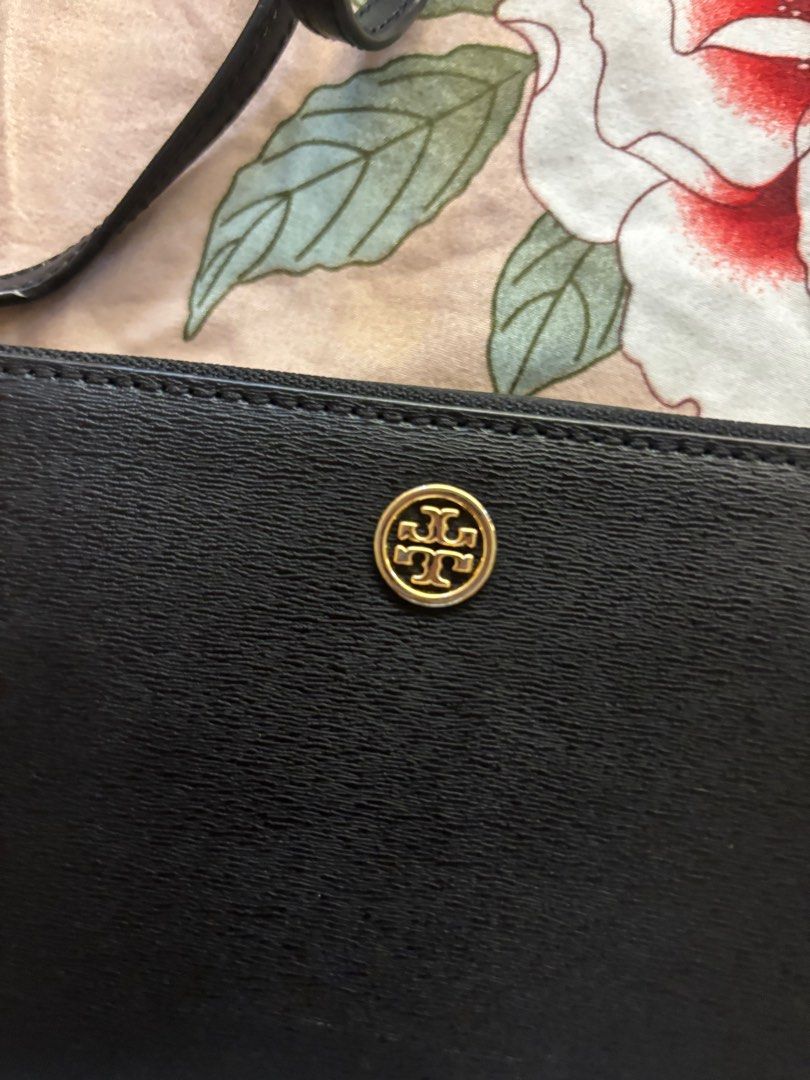 Tory Burch Crossbody (Category: Luxury Bags & Wallets) located in Quezon City. Submitted by myvintagefinds (Listing ID 1407941500, Image 2). Description: Selling Tory Burch WOC from personal collection.
