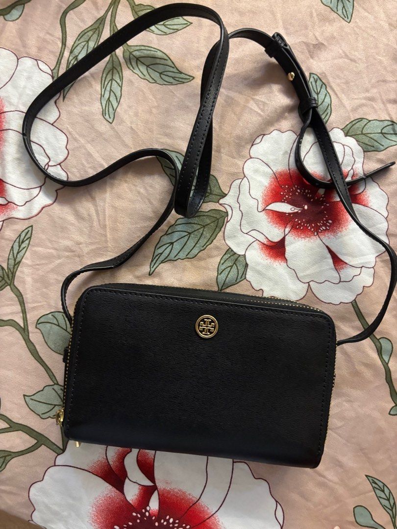 Tory Burch Crossbody (Category: Luxury Bags & Wallets) located in Quezon City. Submitted by myvintagefinds (Listing ID 1407941500, Image 1). Description: Selling Tory Burch WOC from personal collection.