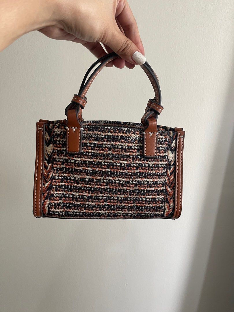 Tory Burch Mini Tote Bag (Category: Luxury Bags & Wallets) located in Manila. Submitted by rranedrop (Listing ID 1407998758, Image 2). Description: Comes with strap and card.