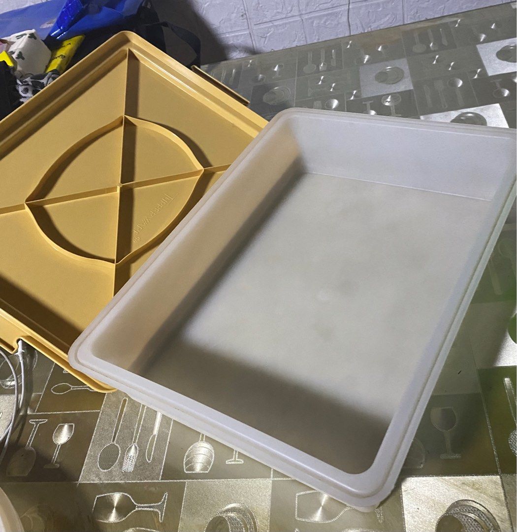 Tupperware storage boxes (Category: Food Organization & Storage) located in Mandaluyong City. Submitted by ianah_mei (Listing ID 1408100942, Image 2). Description: 3pcs Tupperware and 1pc Tupperware-like ( green) Selling for Take All 800.
