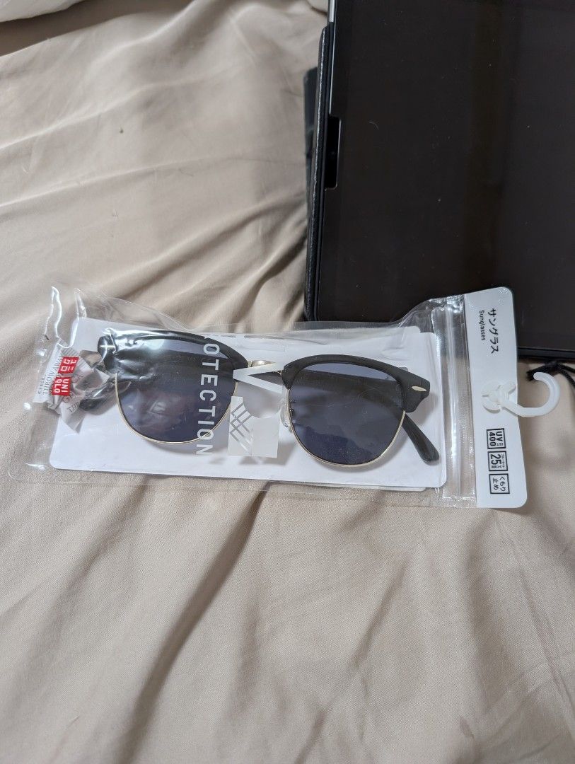 Uniqlo Sunglasses 09 Black (Category: Sunglasses & Eyewear) located in Valenzuela. Submitted by neromiii (Listing ID 1408026734, Image 2). Description: Preloved like new Used only twice Uniqlo sunglasses with UV protection Bought in Japan rfs: I always forget to bring my sunglasses when travelling kaya I ended up buying new ones then just storing them after 😅.