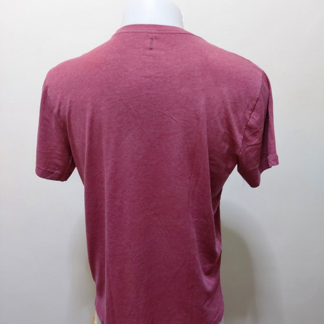 Vissla Upcycled Heather T-shirt - Medium (Category: Tshirts & Polo Shirts ) located in Muntinlupa City. Submitted by rigoutmafia (Listing ID 1408078125, Image 2). Description: - Vissla T-shirt - Size: Medium - Color: Maroon - Material: Upcycled heather - Neckline: Crew neck - Made in Mexico - Fabric: Organic cotton and recycled polyester - Design: Simple, classic.