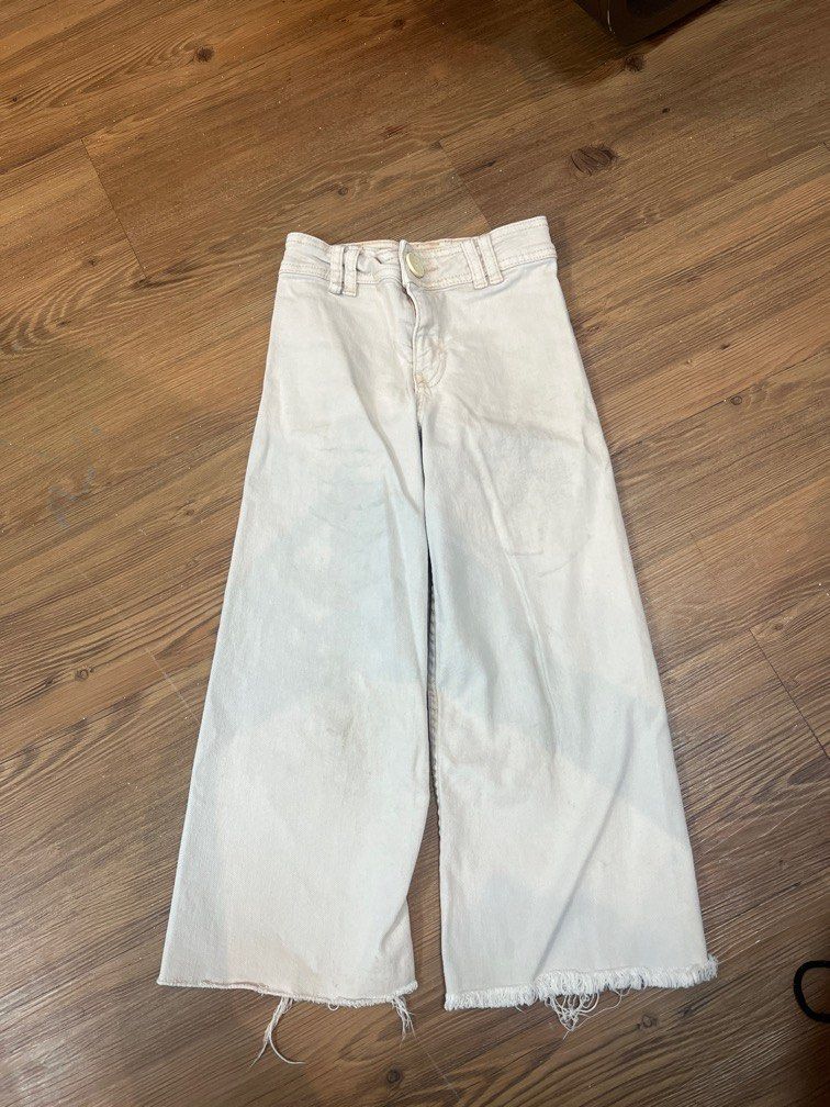 Zara Kid’s pants (Category: Babies & Kids Fashion) located in Las Pinas. Submitted by odee25 (Listing ID 1407979995, Image 1). Description: fits 3-6 yrs old .