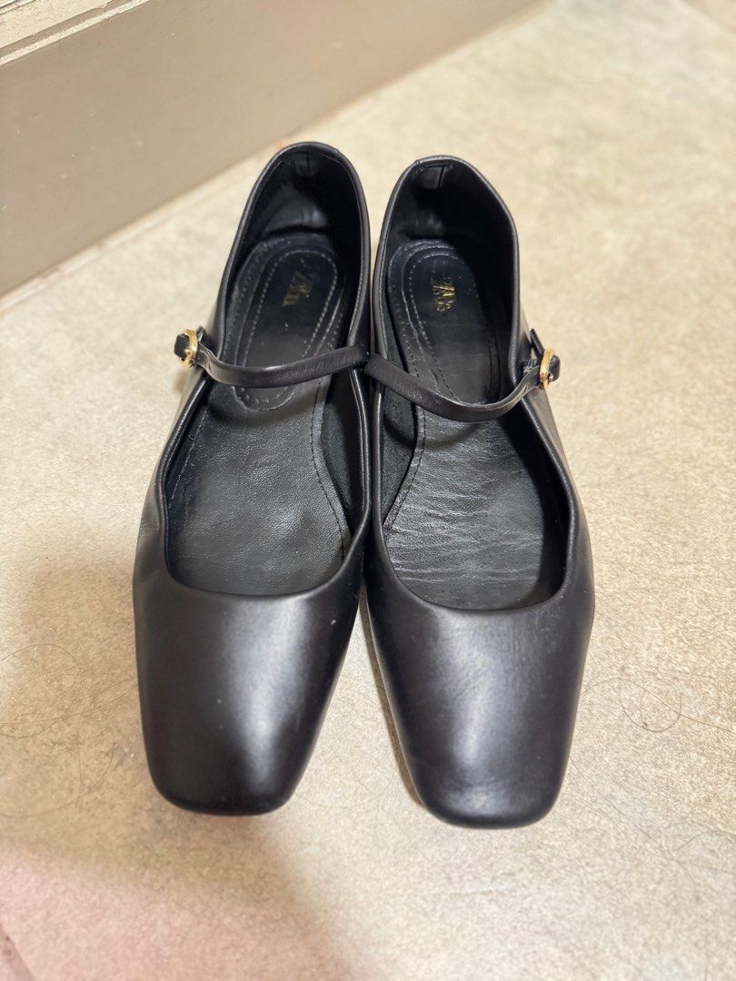 Zara Mary Jane Shoes/Flats (Category: Flats & Sandals) located in Rizal. Submitted by pat_1024 (Listing ID 1408102045, Image 2). Description: Brand: Zara Color: Black Original price: Php 2,499 RFS: Rarely used and too many flat shoes Lowballers will not be entertained. .