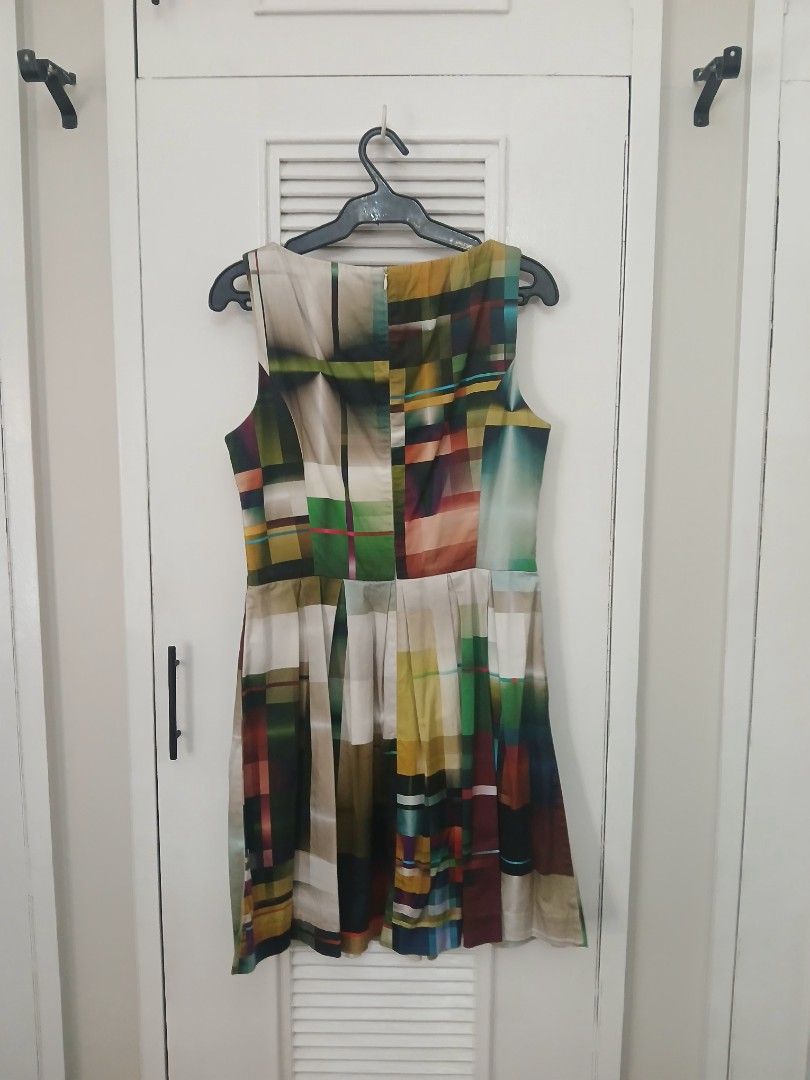 60's inspired Cue Abstract Print Dress (Category: Dresses) located in Manila. Submitted by isimostar (Listing ID 1408204294, Image 2). Description: - RFS: No longer fits - Abstract print dress - Sleeveless - Size 12 - Australian brand, made with European fabric.