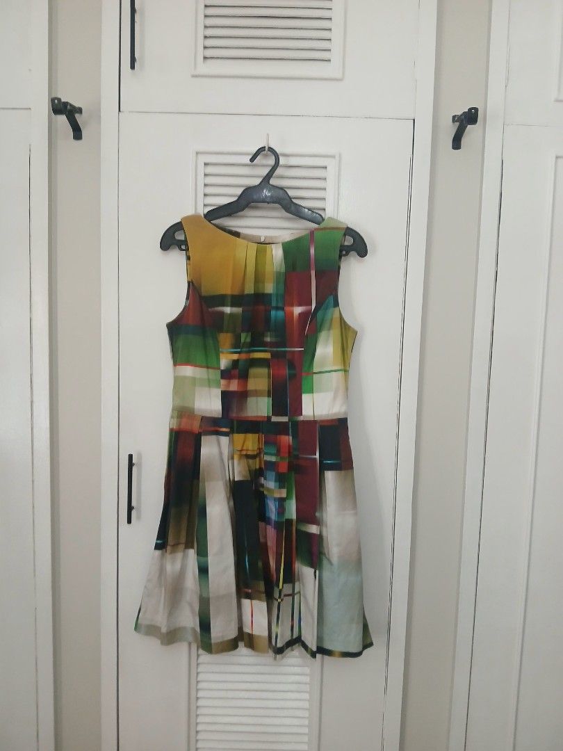 60's inspired Cue Abstract Print Dress (Category: Dresses) located in Manila. Submitted by isimostar (Listing ID 1408204294, Image 1). Description: - RFS: No longer fits - Abstract print dress - Sleeveless - Size 12 - Australian brand, made with European fabric.