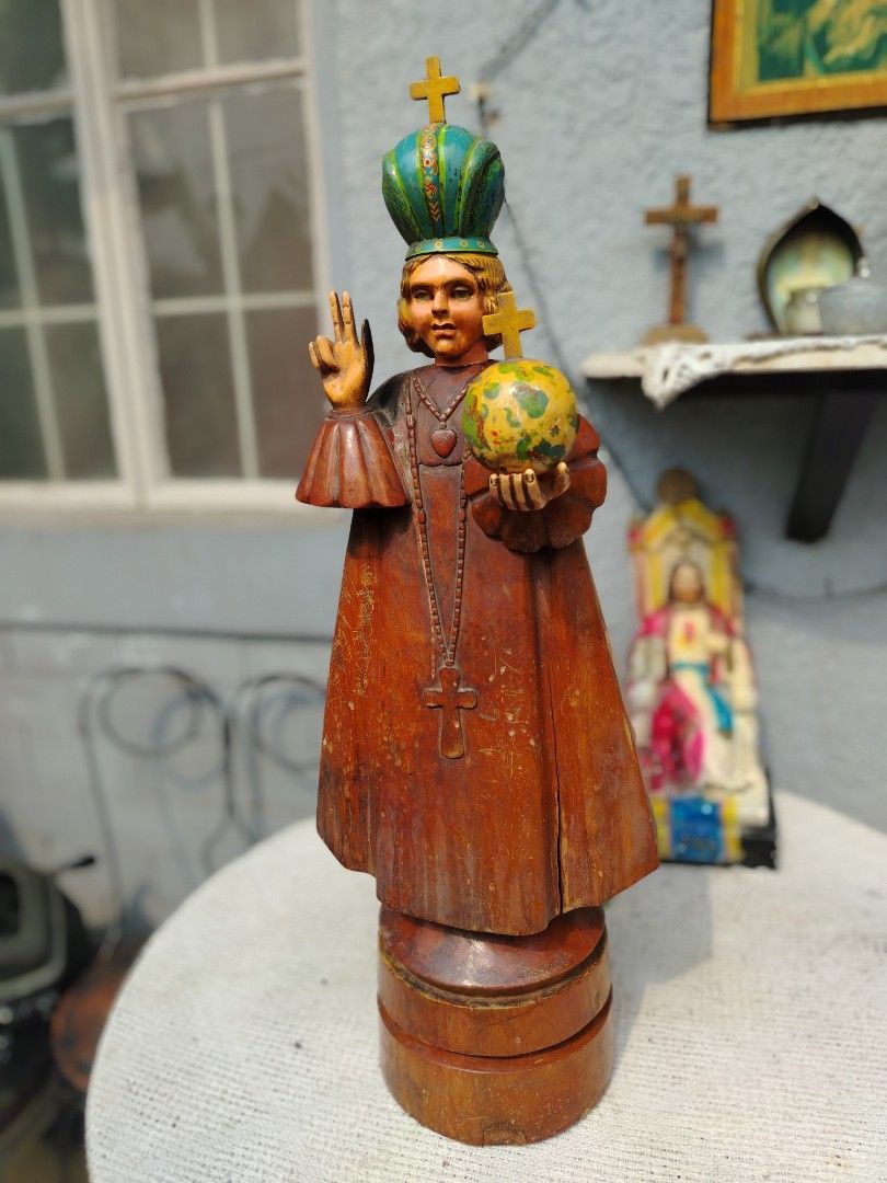 Antique Santo Niño de Cebu Statue (Category: Religious Items) located in Caloocan City. Submitted by josephine09200 (Listing ID 1408297717, Image 2). Description: - Antique Santo Niño Statue - Features a wooden base - Detailed depiction of the Infant Jesus - Adorned with a crown - Holds a globe - Dressed in a long robe - Includes a cross pendant - Religious item INFANT JESUS OF PRAQUE 28 INCHES HEIGHT .