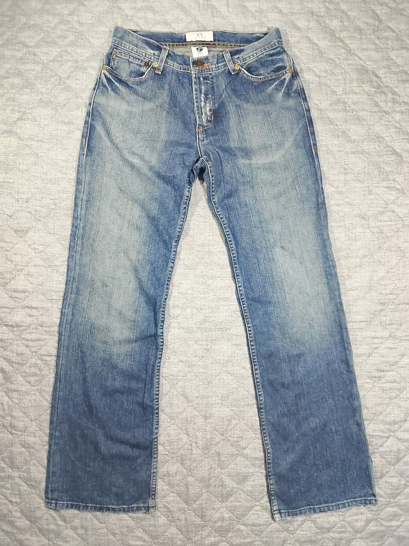 Armani Exchange J110 Boot cut jeans (Category: Luxury Apparel) located in Cadiz. Submitted by comradstuff (Listing ID 1408235013, Image 1). Description: Armani Exchange J110 Boot cut jeans waist 30-31" length 41".
