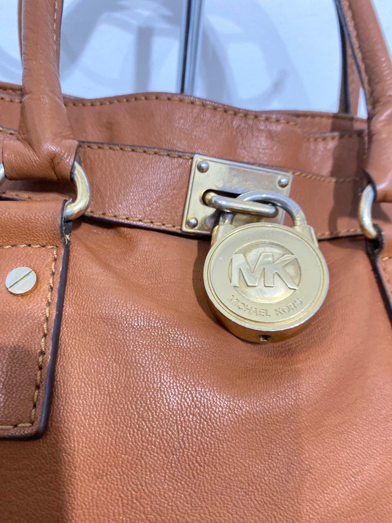 Authentic Michael Kors Hamilton Small bag (Category: Luxury Bags & Wallets) located in Bulacan. Submitted by knklittlecloset (Listing ID 1408167022, Image 2). Description: Authentic Michael Kors Hamilton Good condition Hardware fadings (needs polishing lang) Signs of use on the leather but no scuffs Still nice pa.