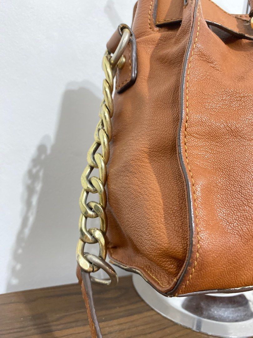 Authentic Michael Kors Hamilton Small bag (Category: Luxury Bags & Wallets) located in Bulacan. Submitted by knklittlecloset (Listing ID 1408167022, Image 3). Description: Authentic Michael Kors Hamilton Good condition Hardware fadings (needs polishing lang) Signs of use on the leather but no scuffs Still nice pa.