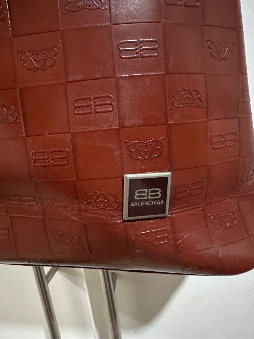 Balenciaga ( vintage long handle ) (Category: Luxury Bags & Wallets) located in Cainta. Submitted by 3rd_street.onlineshop (Listing ID 1408198075, Image 3). Description: Normal signs of usage only, For vintage lovers… Preloved From japan thrift shop Sf not included Payment first.