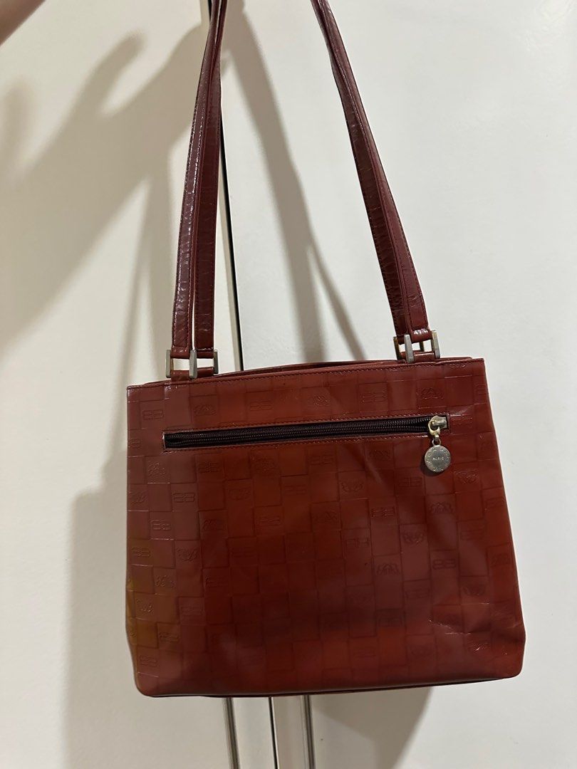 Balenciaga ( vintage long handle ) (Category: Luxury Bags & Wallets) located in Cainta. Submitted by 3rd_street.onlineshop (Listing ID 1408198075, Image 2). Description: Normal signs of usage only, For vintage lovers… Preloved From japan thrift shop Sf not included Payment first.
